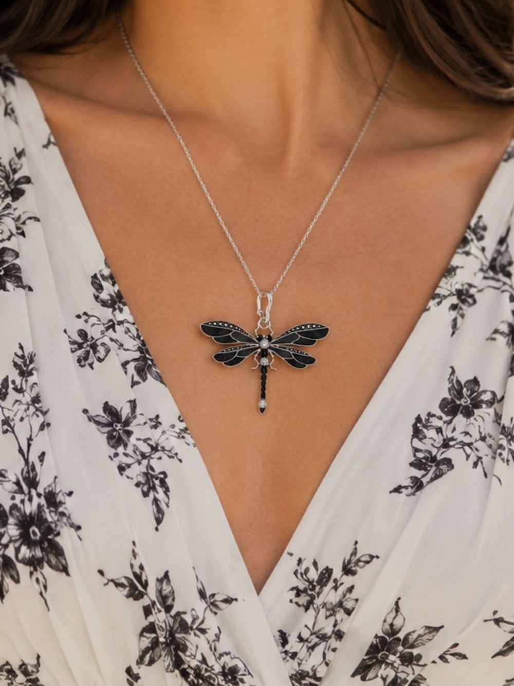 🌸 Dragonfly Pendant - NWOT Black and Silver with Adjustable Chain